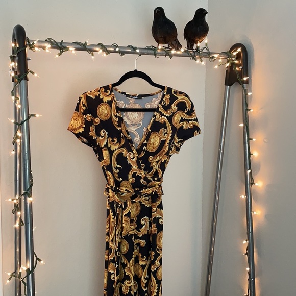 ✨Arabella Maxi Dress✨ - Picture 2 of 13